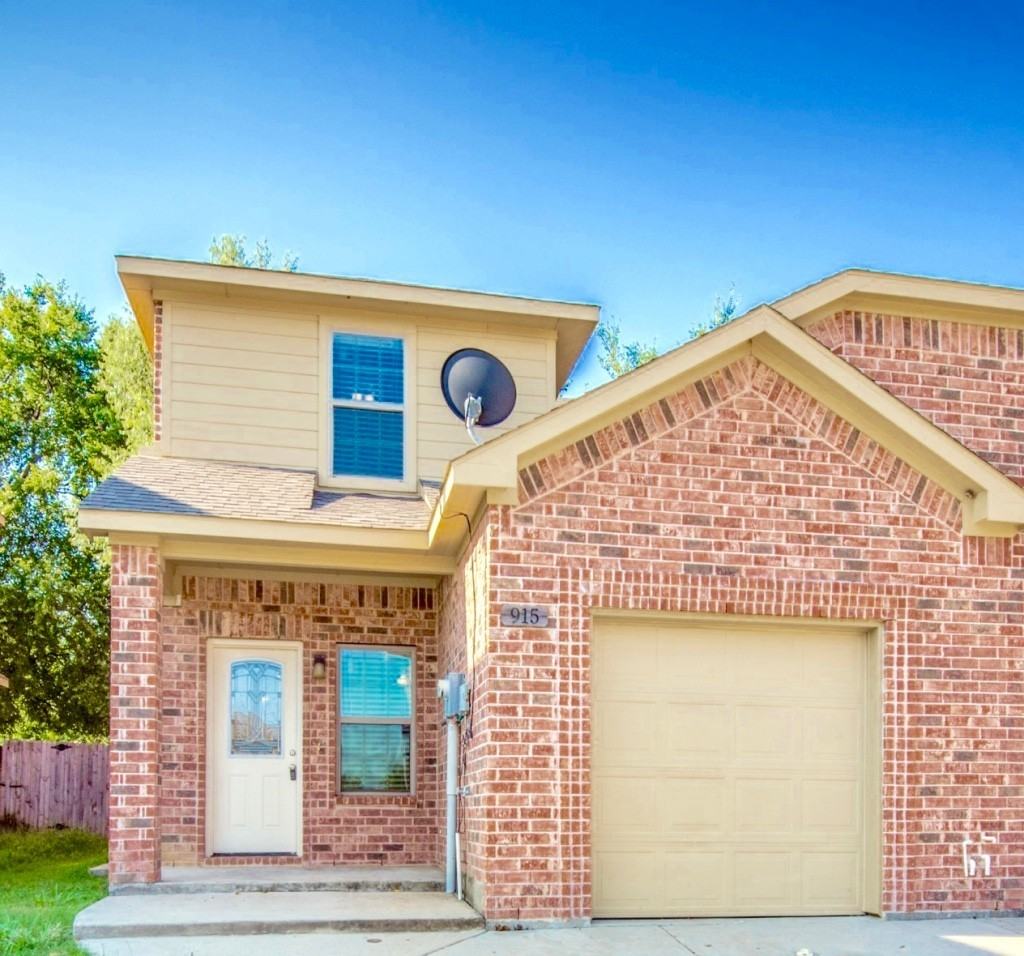 913-915 Parkplace Ridge - Photo 2 of 26