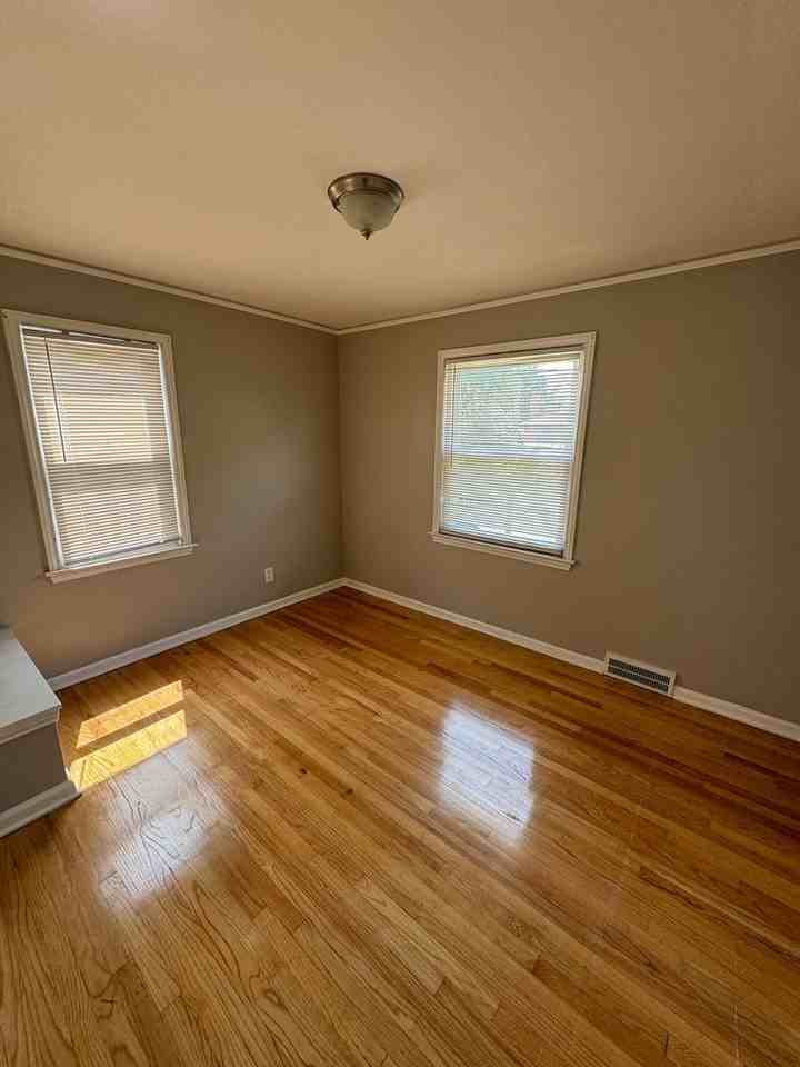 18260 Sorrento St - Photo 3 of 8