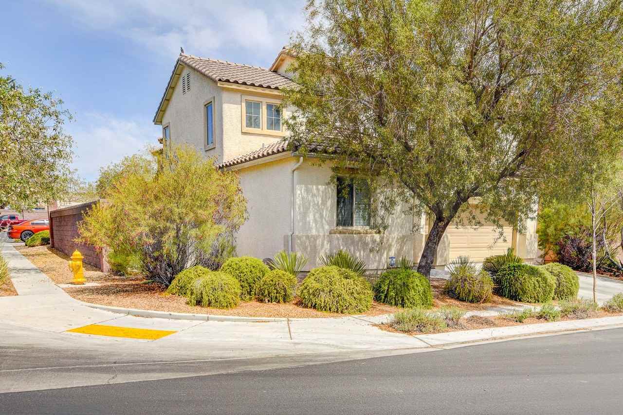 5548 Ayers Cliff St - Photo 2 of 41