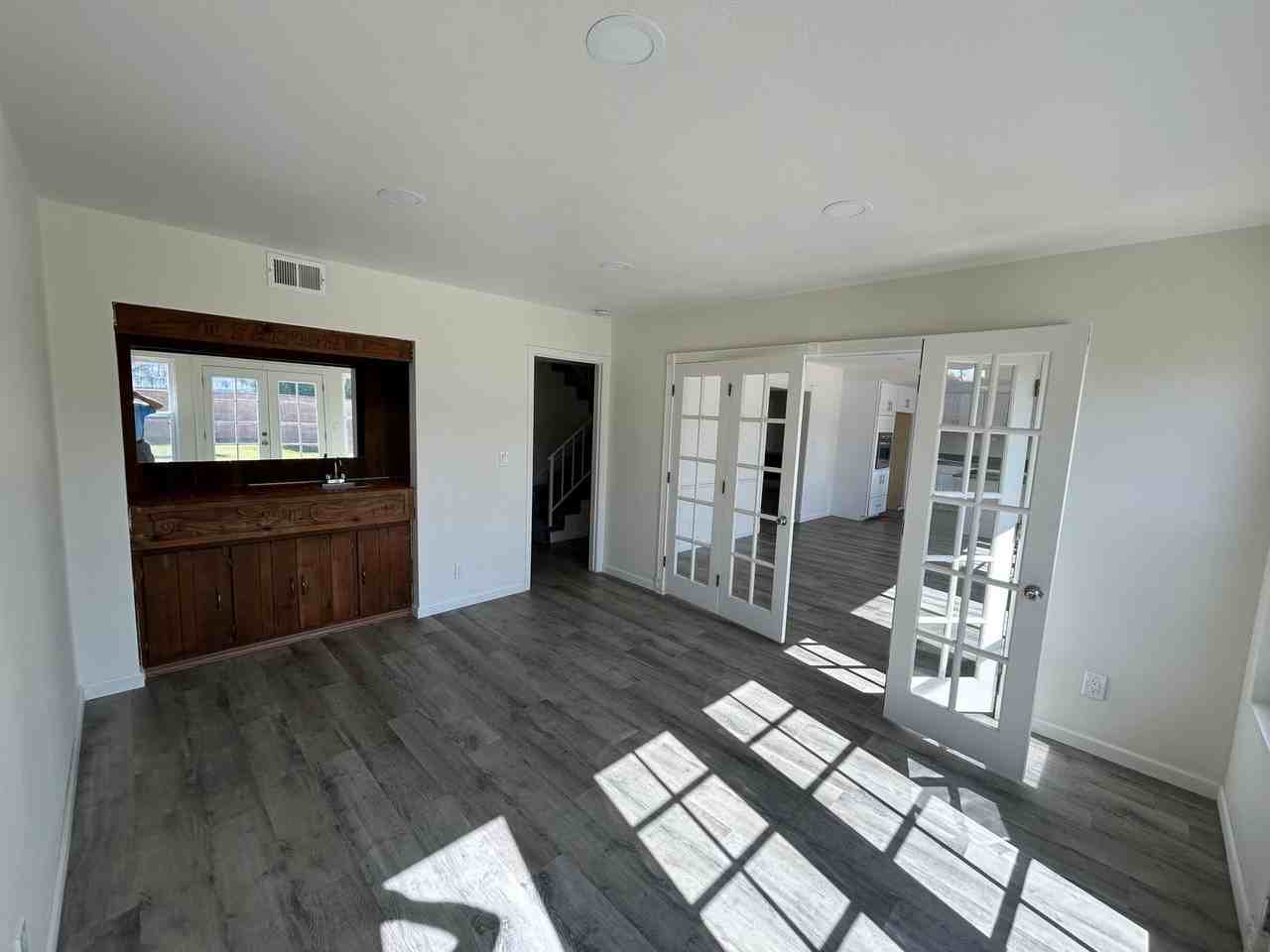 5744 Snowden Ave - Photo 3 of 9