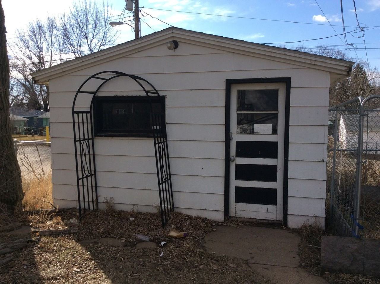 141 11th Ave W - Photo 6 of 30