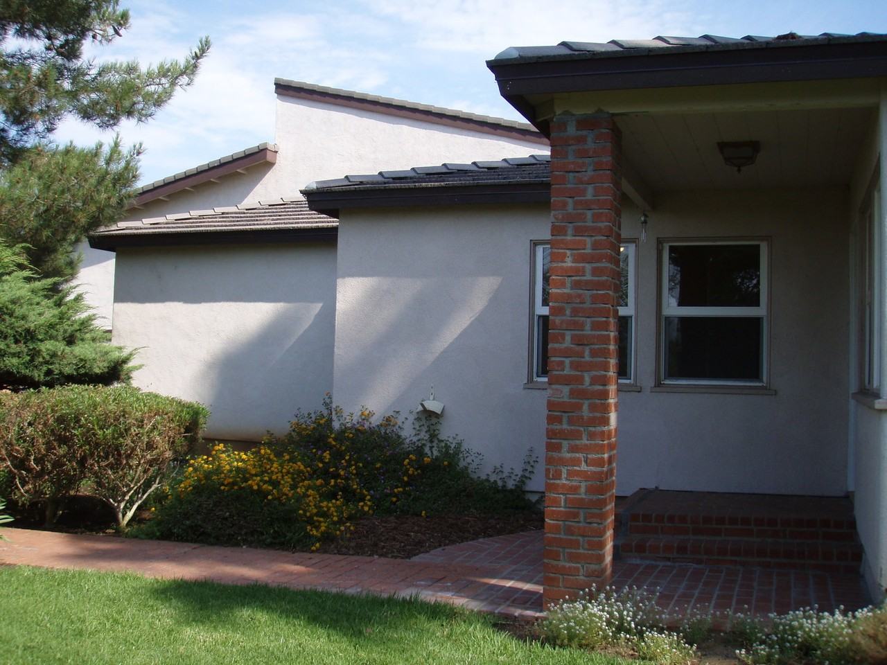 360 S Hickory St #13 - Photo 2 of 16