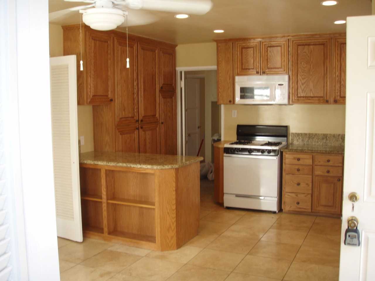 360 S Hickory St #13 - Photo 4 of 16