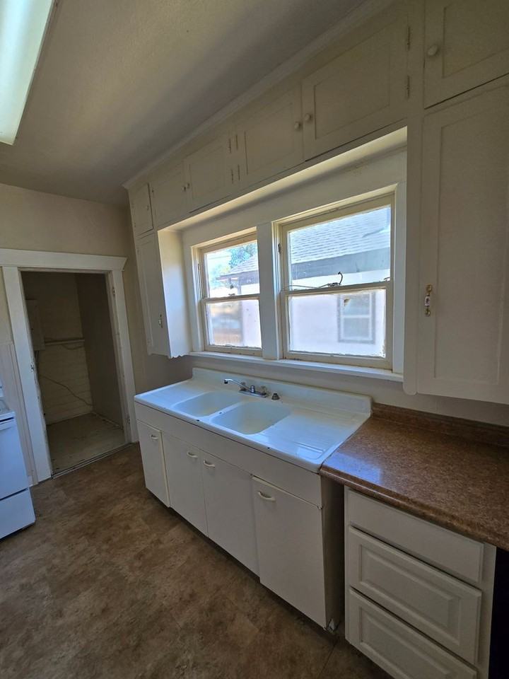 2807 E 4th Ave - Photo 6 of 13