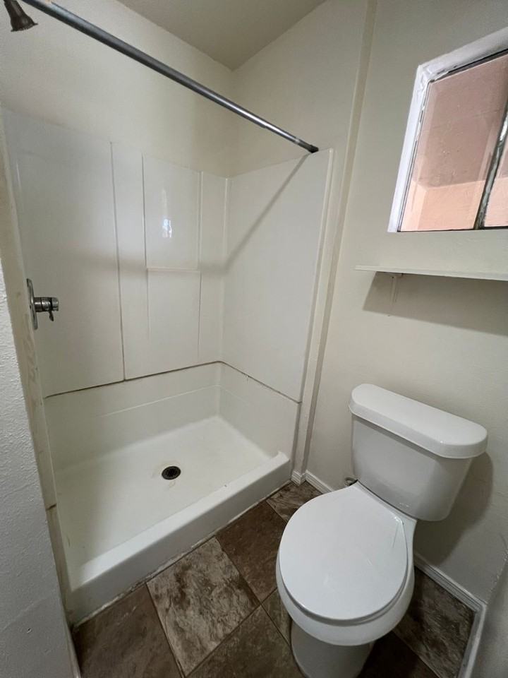 515 W Mcgaffey St - Photo 5 of 11