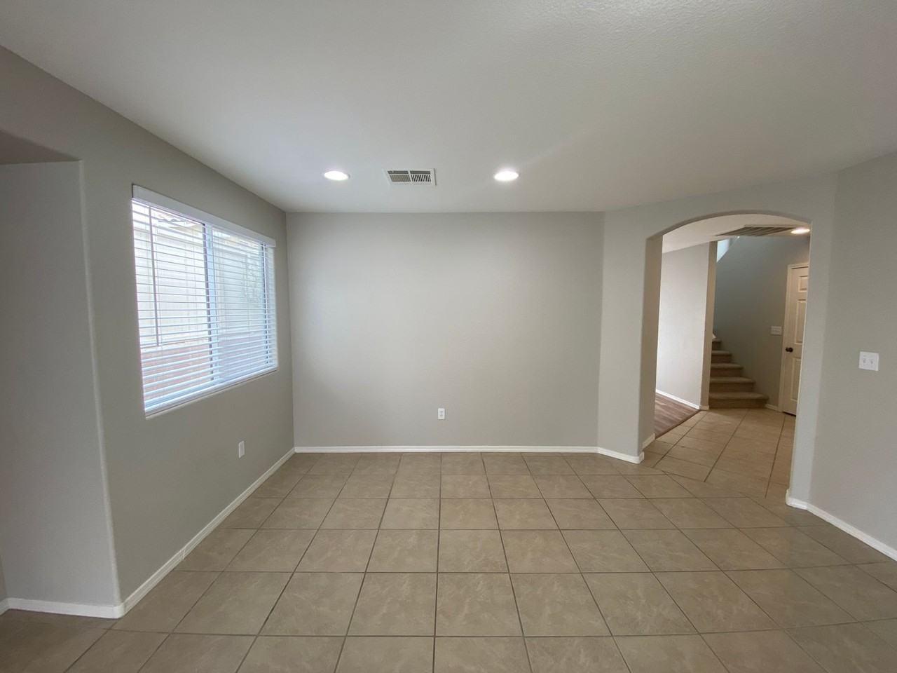 10436 Chrisman Ave - Photo 4 of 36