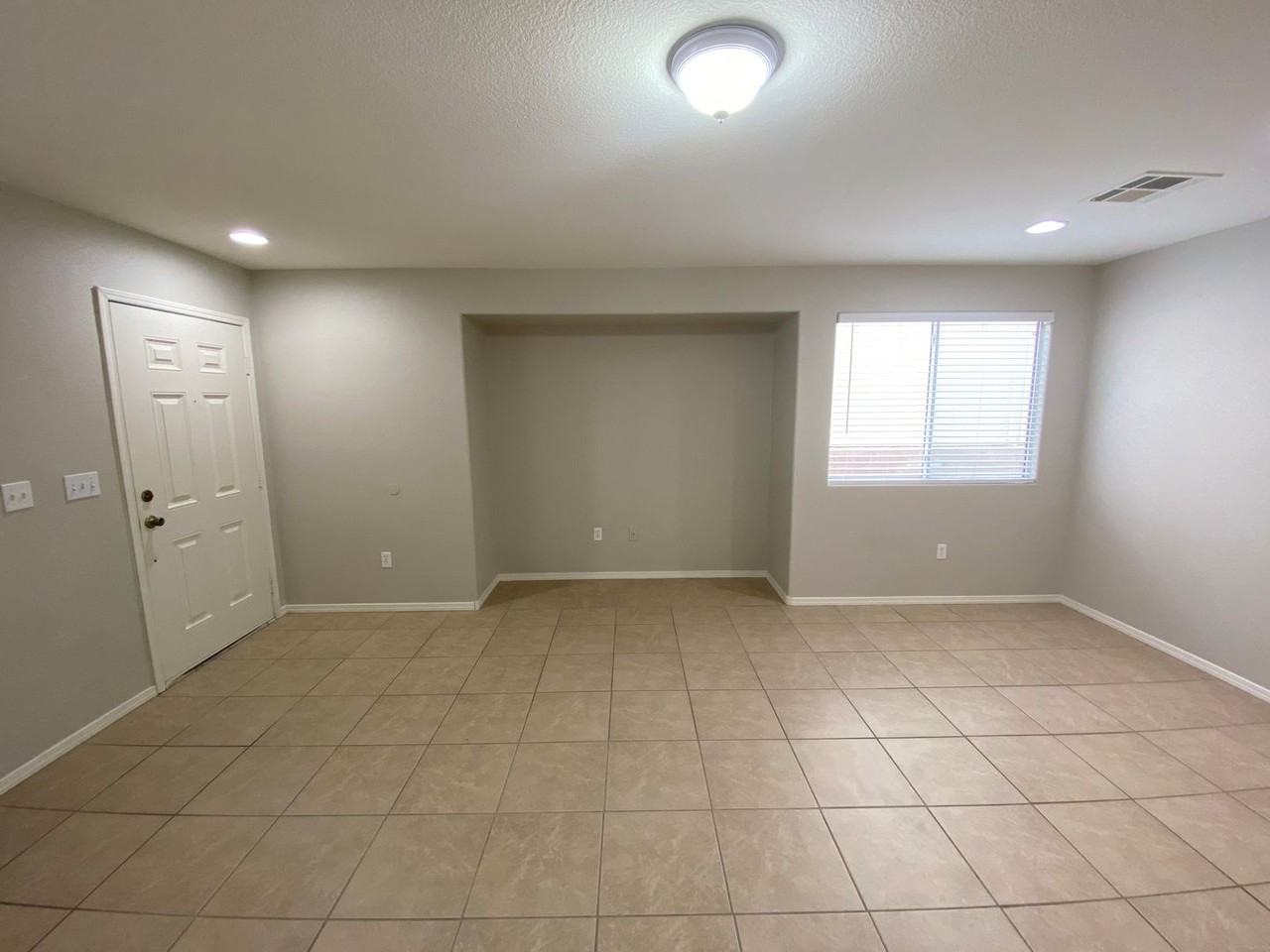 10436 Chrisman Ave - Photo 6 of 36