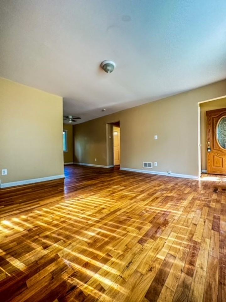23072 Floral St - Photo 3 of 9