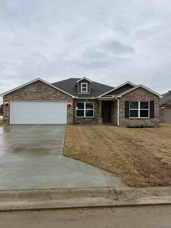 3828 Travers Ln - Photo 4 of 20
