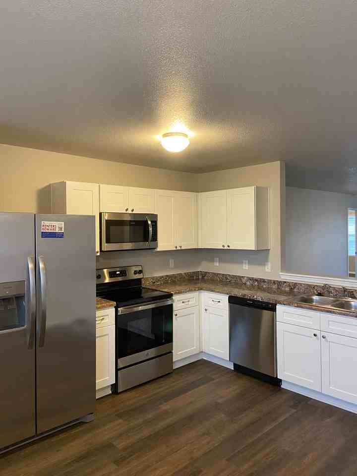 3828 Travers Ln - Photo 7 of 20
