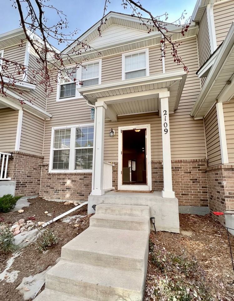 2109 Squawbush Ridge Grv - Photo 2 of 24