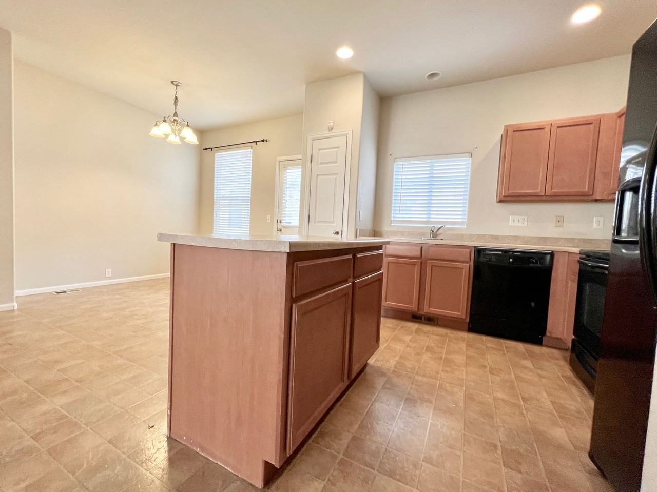 2109 Squawbush Ridge Grv - Photo 6 of 24