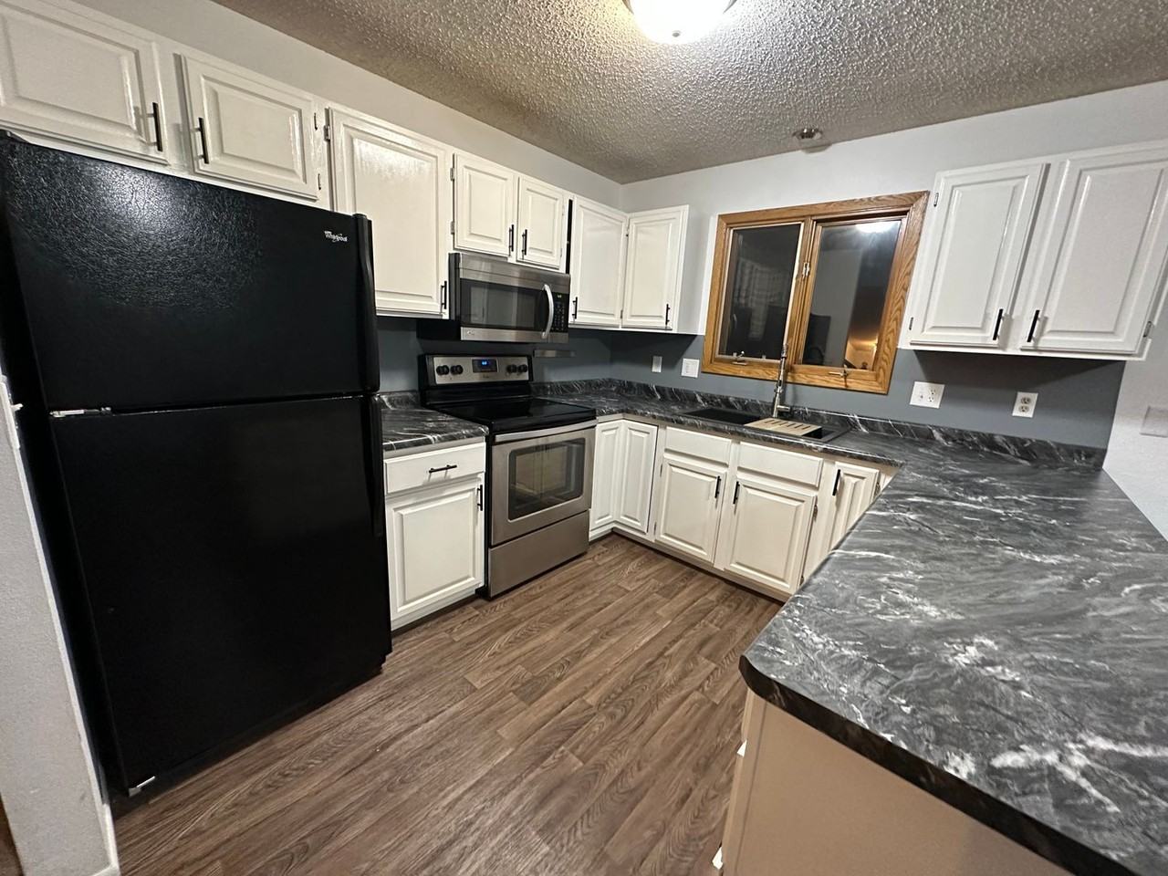 1423 S Washington St - Photo 2 of 10