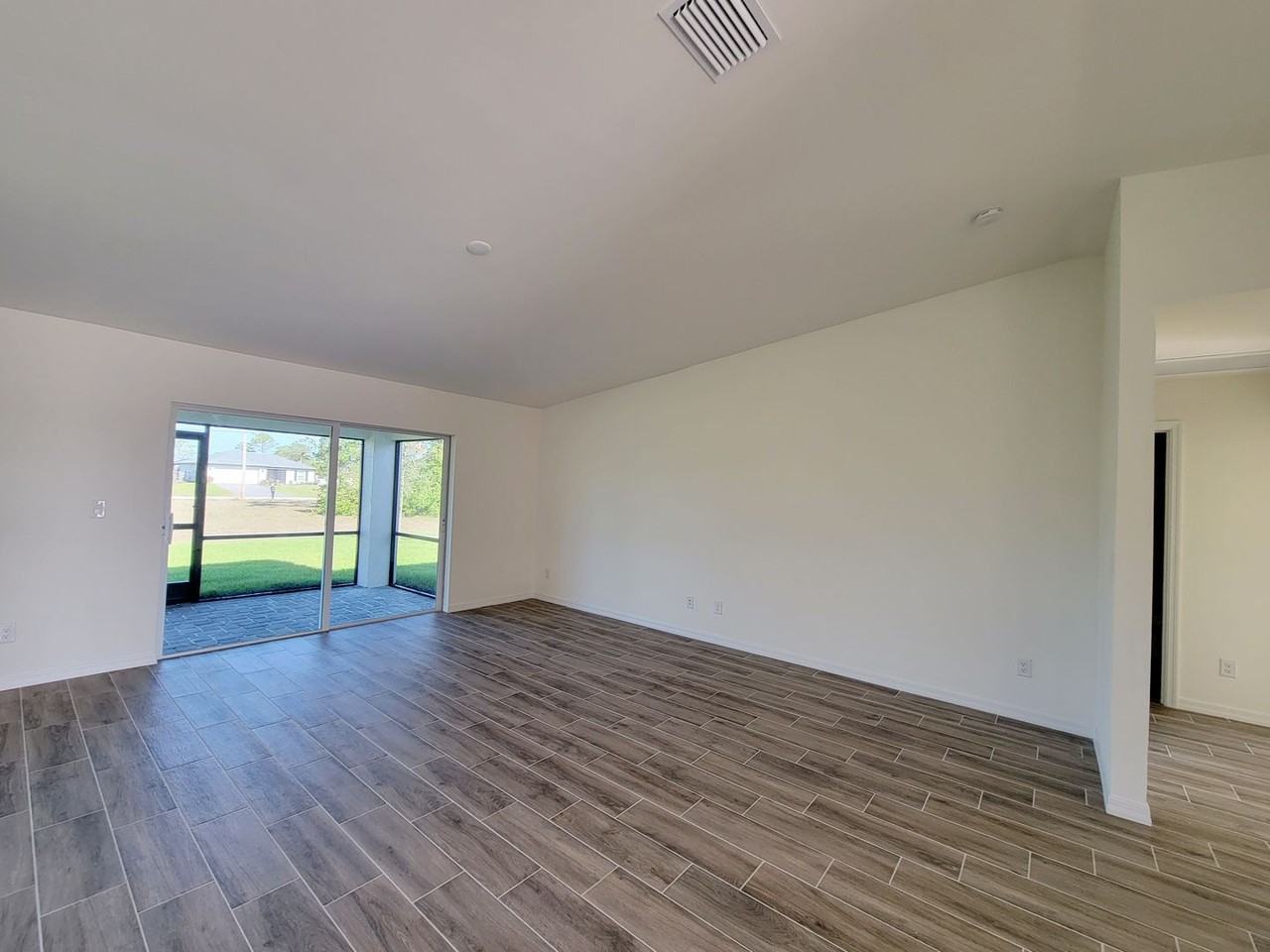 3100 Nw 20th Ave - Photo 4 of 14