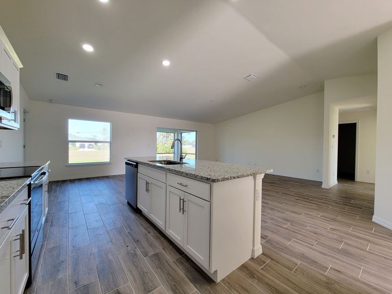 3100 Nw 20th Ave - Photo 6 of 14