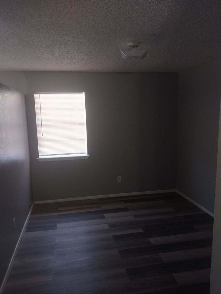 Jefferson Square Apartments - Photo 3 of 13