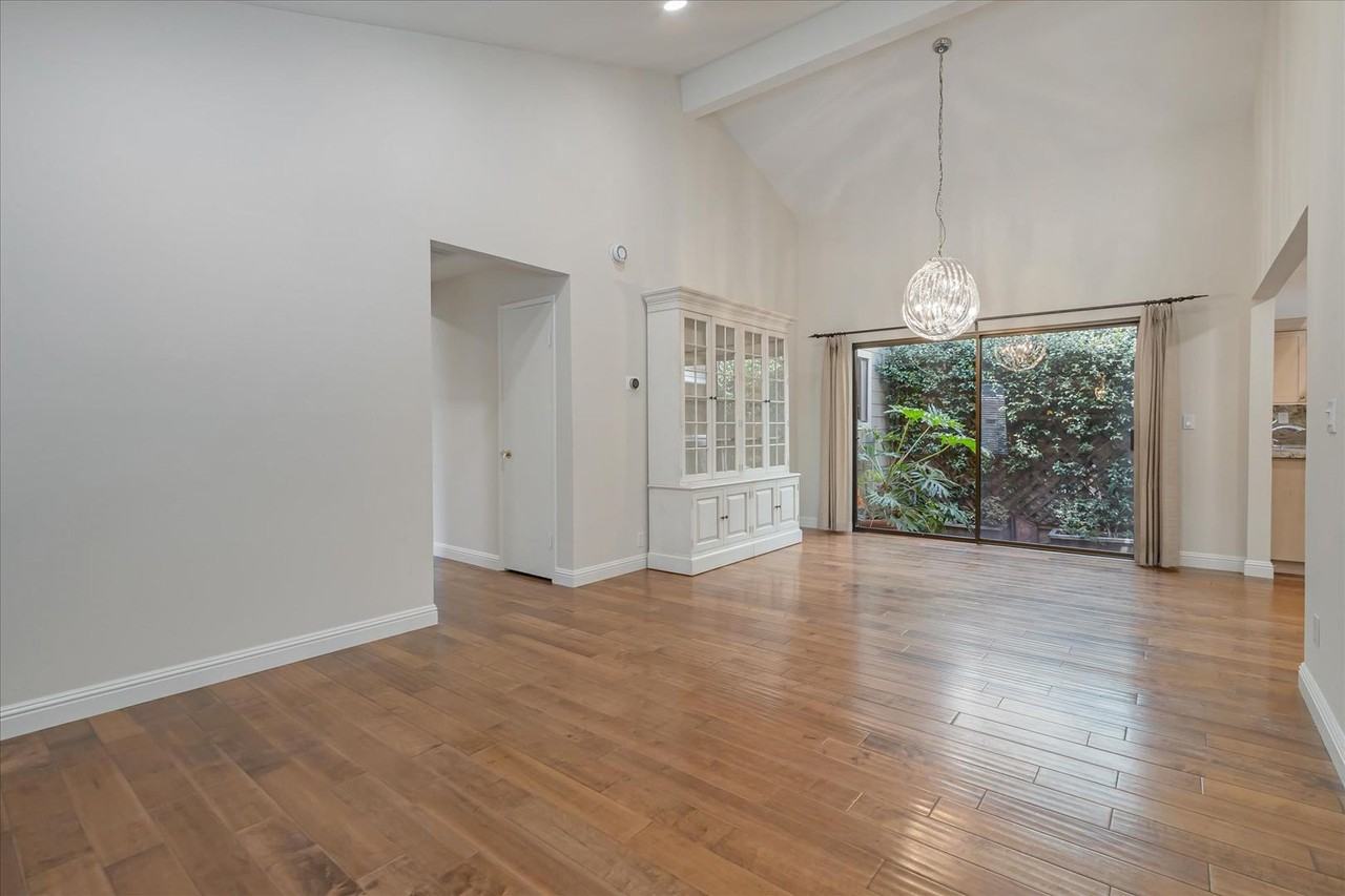 515 Clearview Dr - Photo 4 of 21