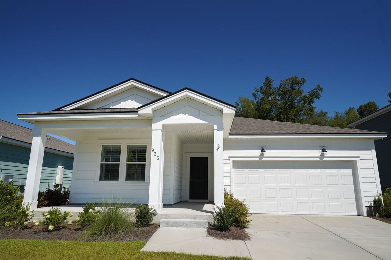 935 Longleaf Dr - Photo 2 of 28