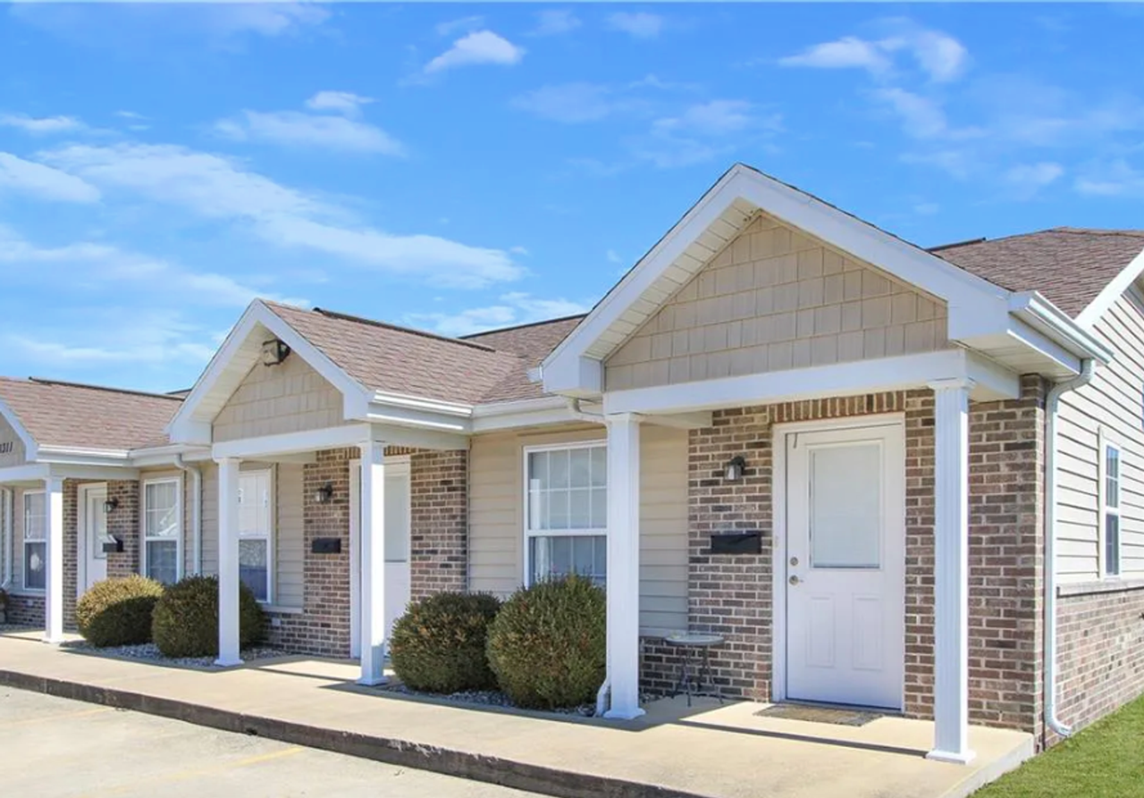 1301 Arthur Ave, Charleston, IL 61920 - Apartment for Rent | PadMapper