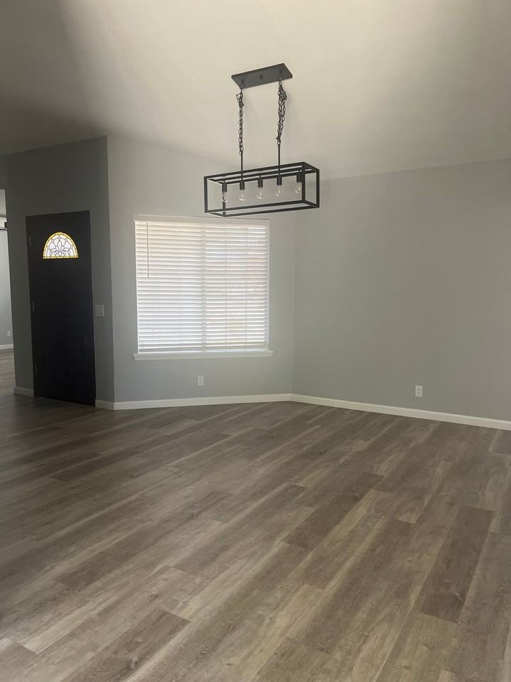1469 Mercer Ct - Photo 3 of 18