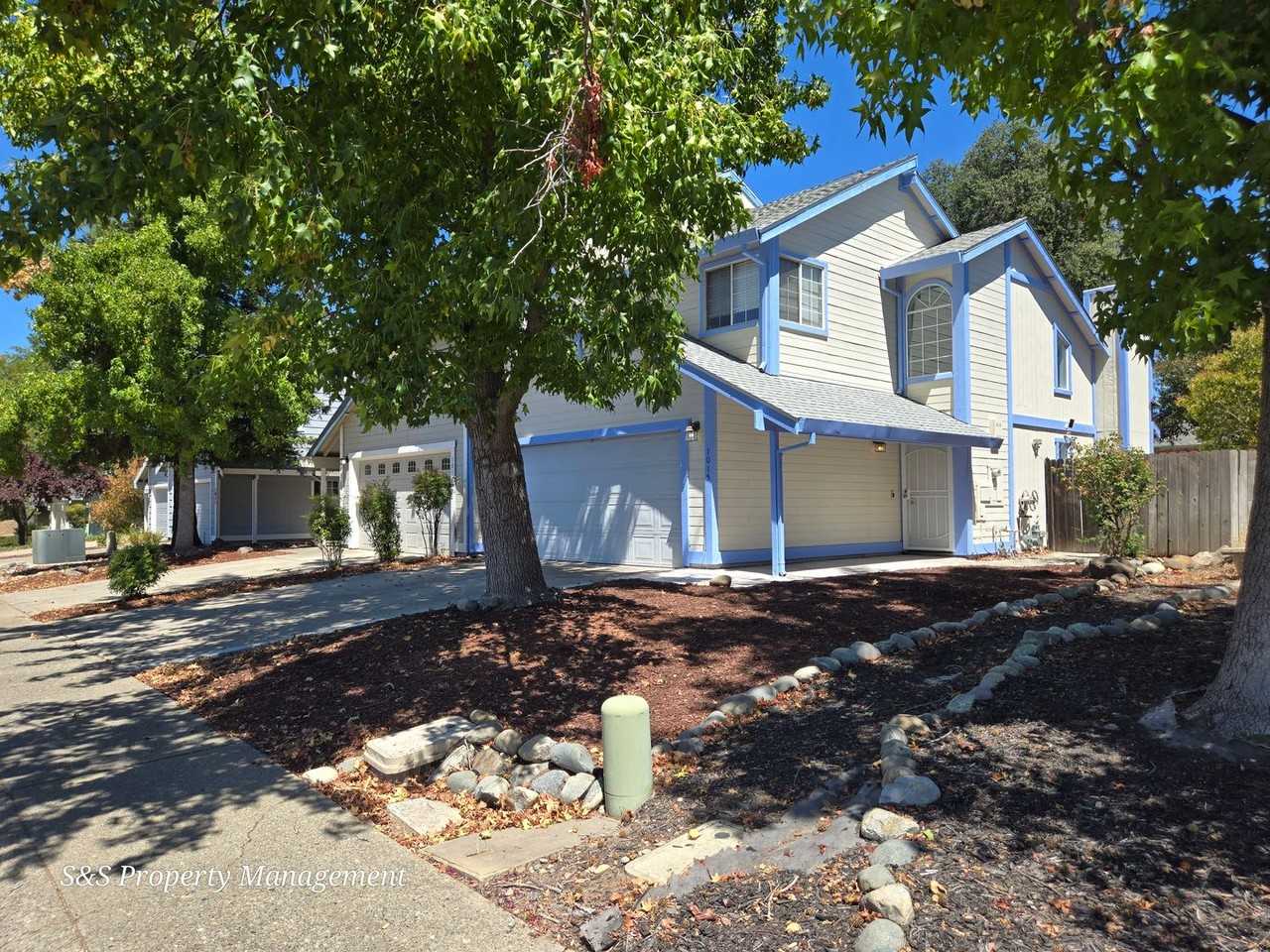 1015 Cirby Oaks Way - Photo 2 of 19