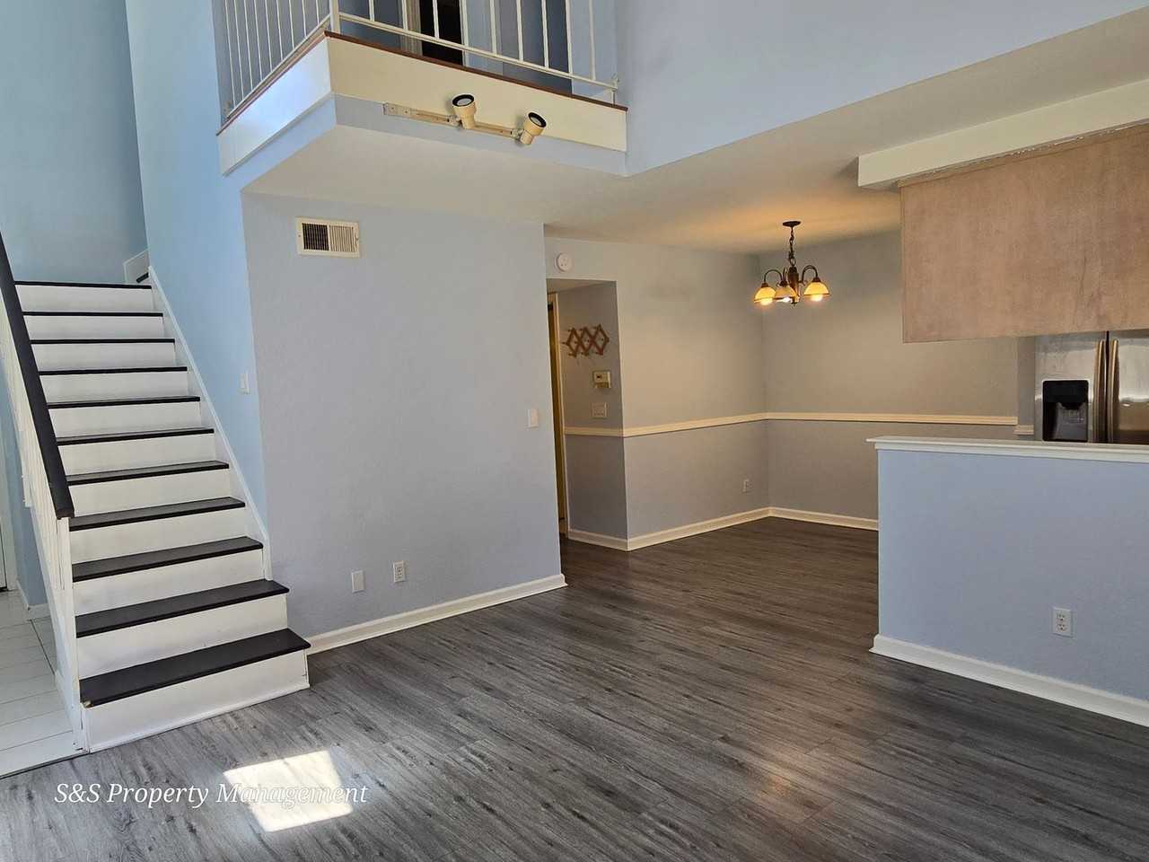 1015 Cirby Oaks Way - Photo 3 of 19