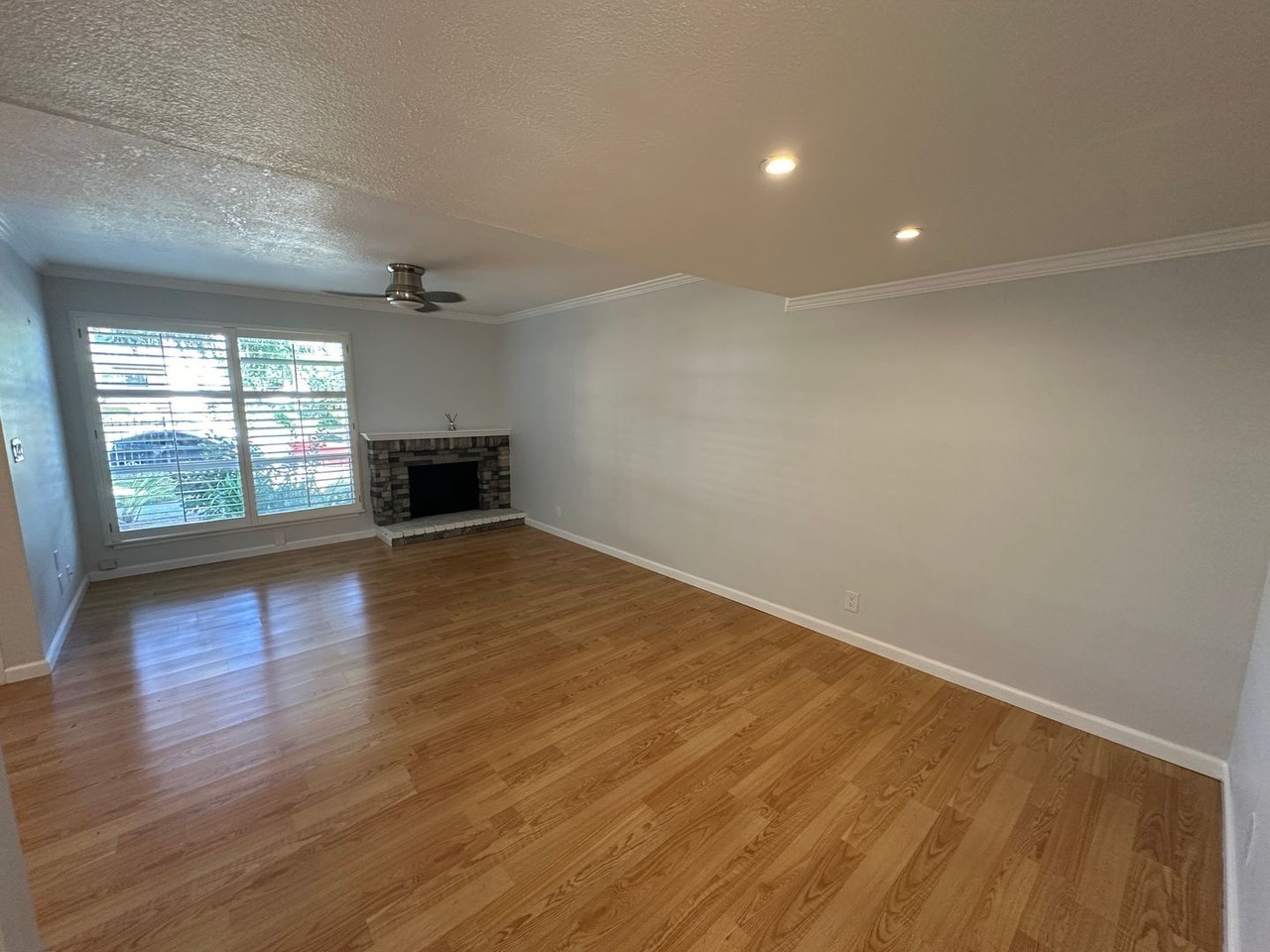 1510 Huddersfield Ct - Photo 2 of 30
