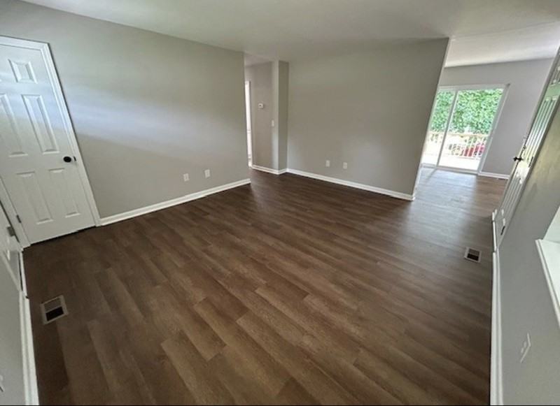 113 Lowell Dr W - Photo 2 of 3