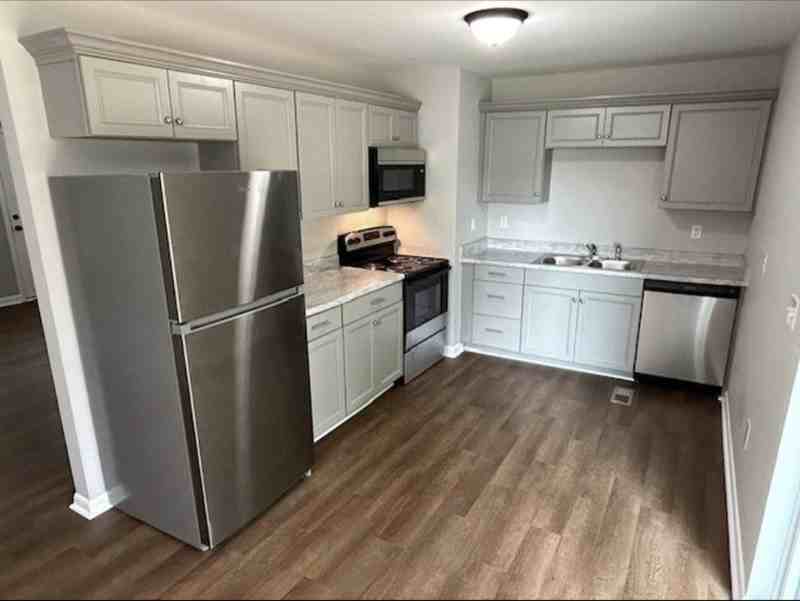 113 Lowell Dr W - Photo 3 of 3