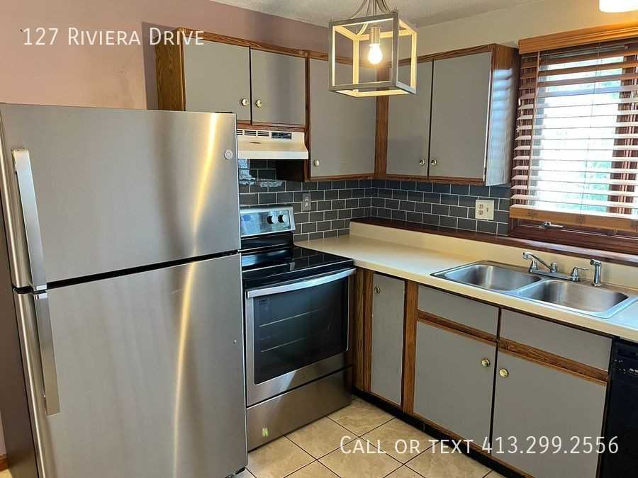 127 Riviera Dr - Photo 2 of 18