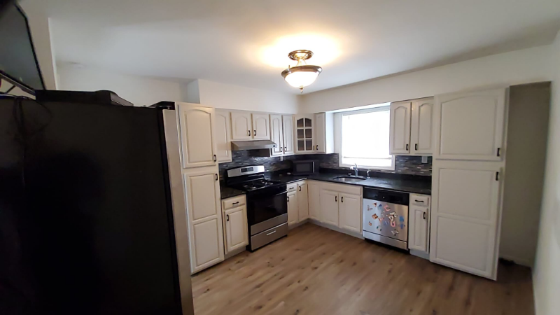1028 Morris St - Photo 2 of 13