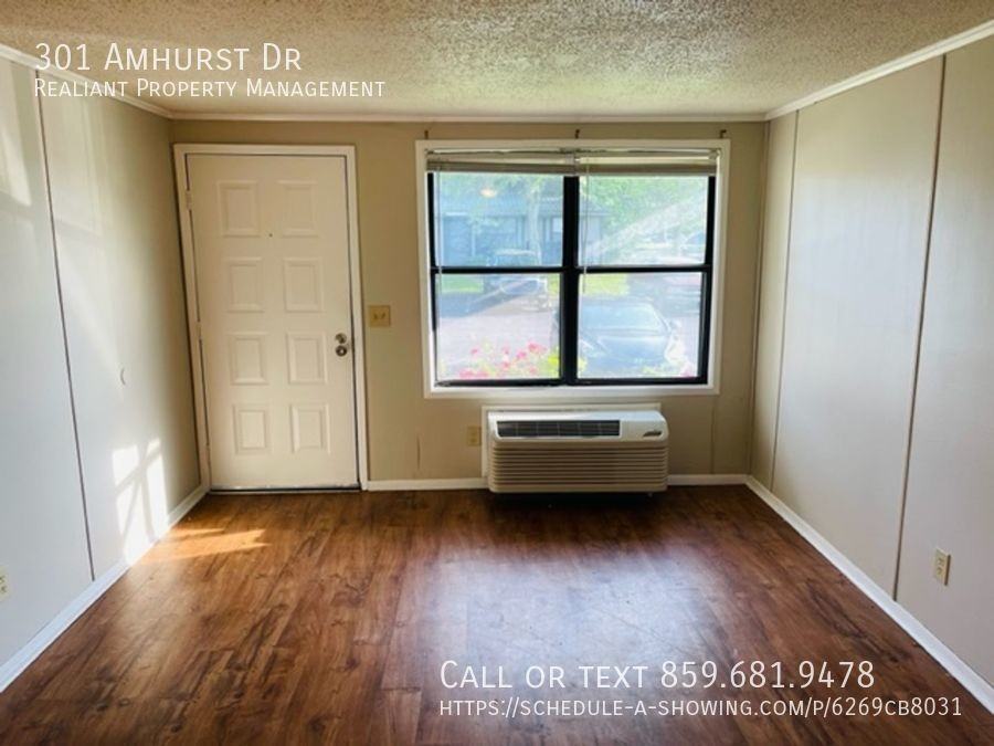 301 Amhurst Dr - Photo 3 of 5