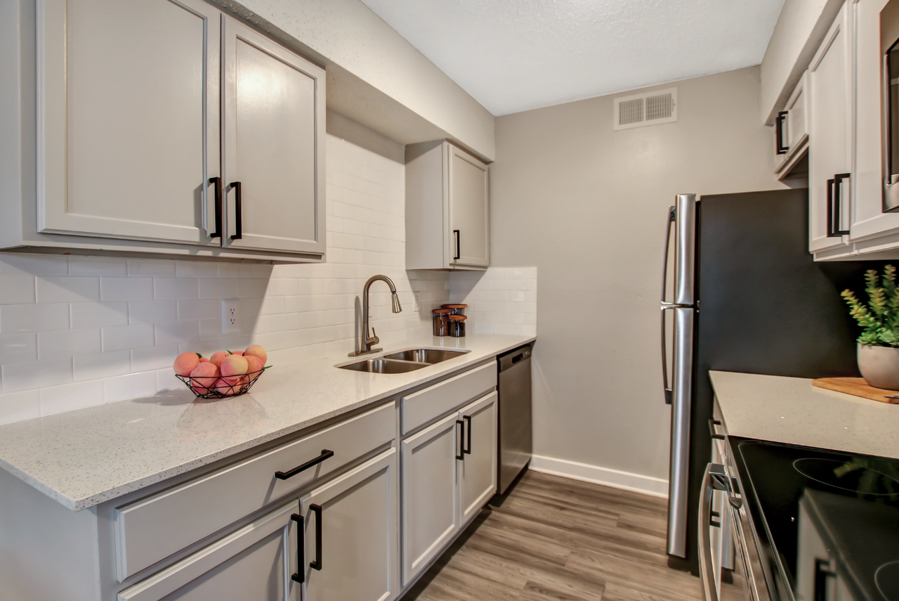 Lockhart Apartment - Photo 2 of 29