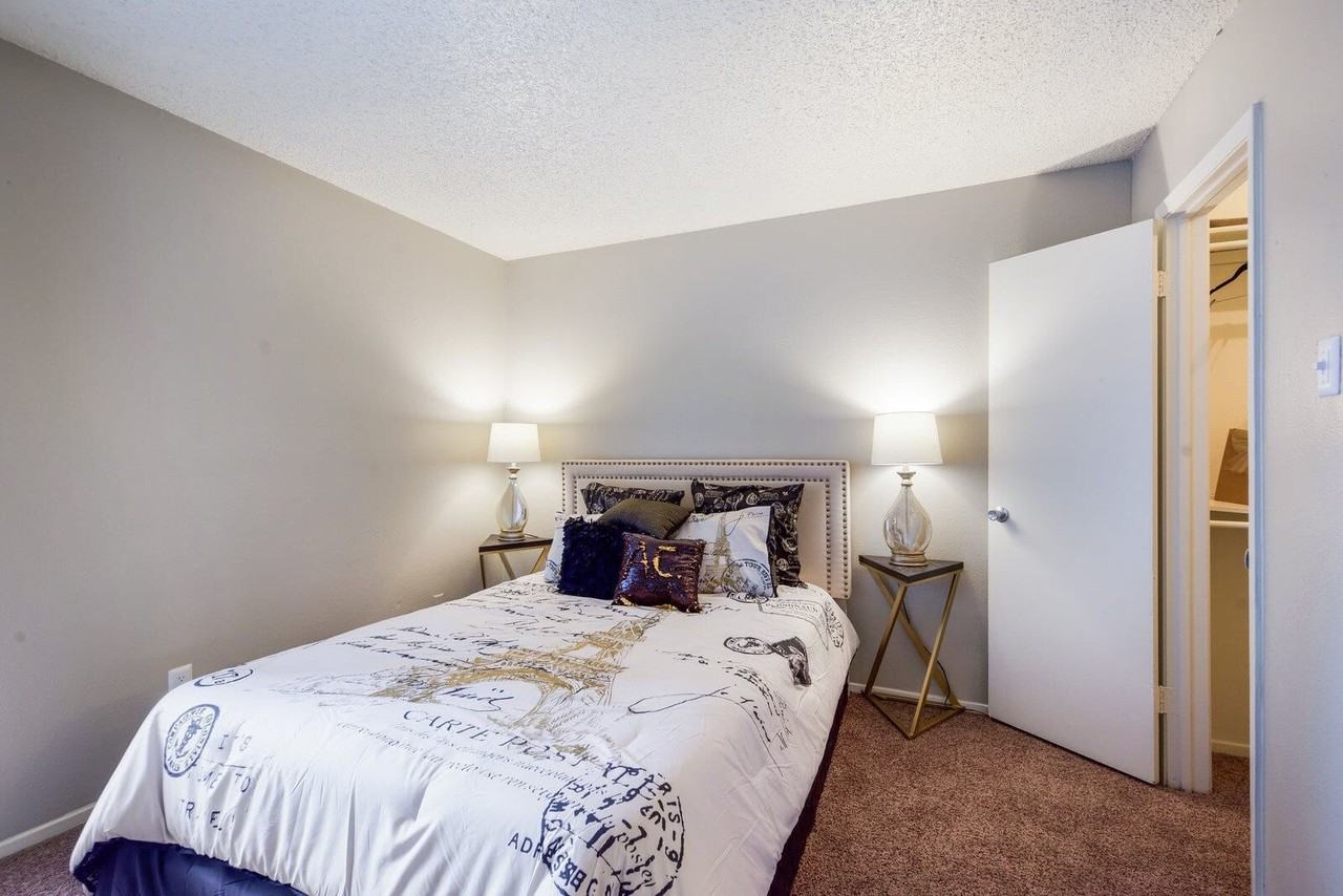 Holbrook Apartment - Photo 7 of 35