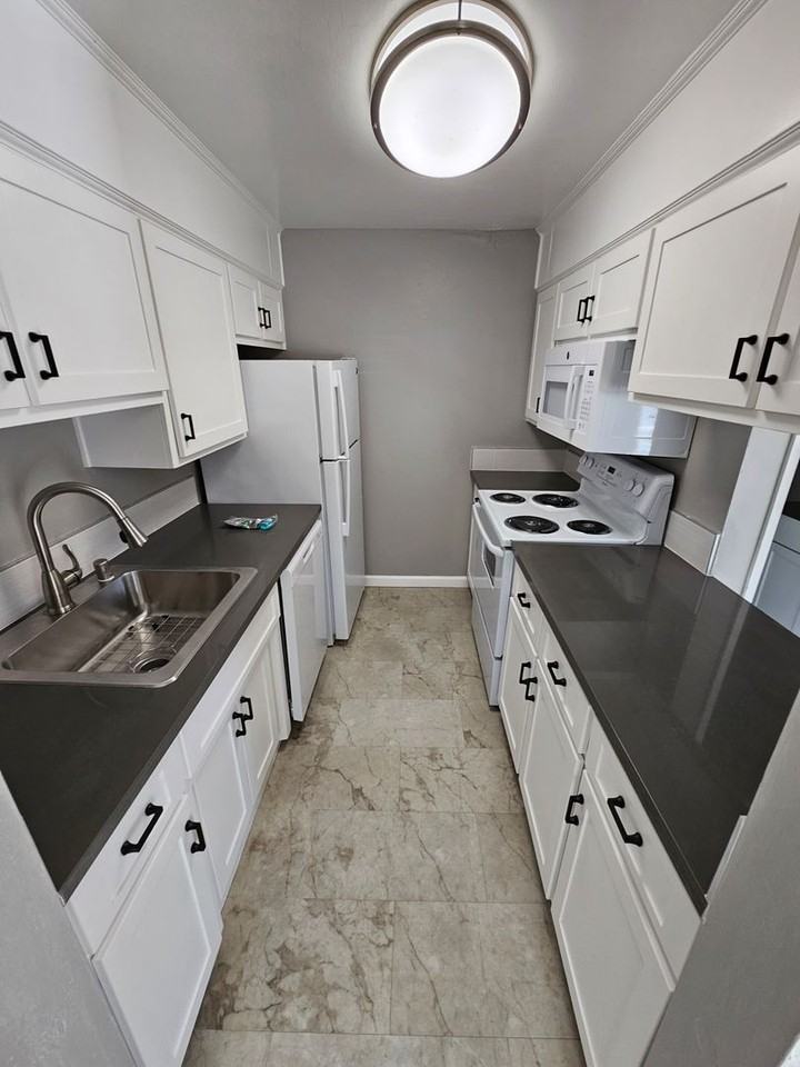 Providence House Apartments - Photo 2 of 24