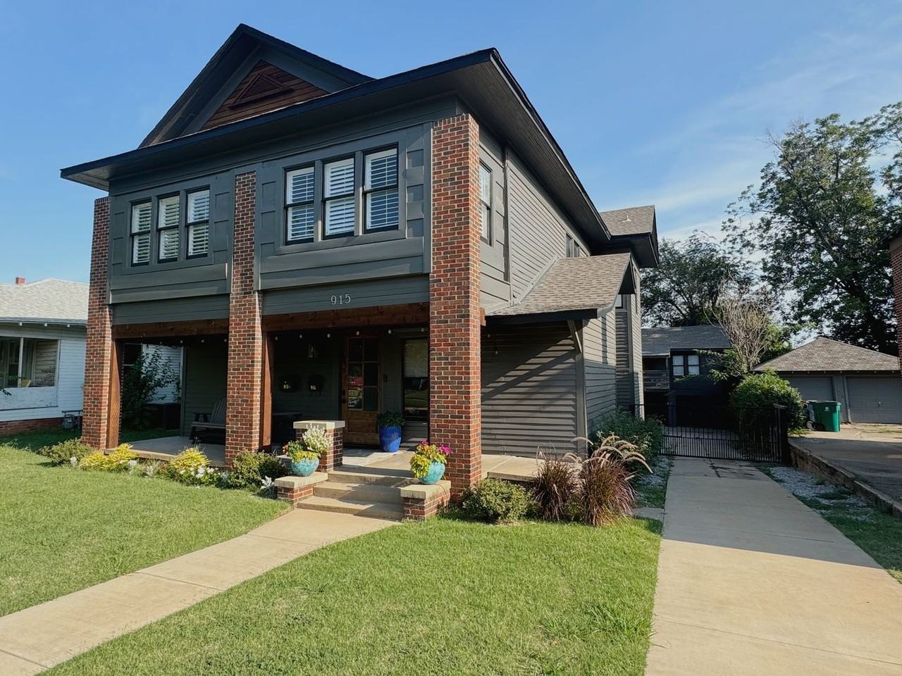 915 Nw 21st St - Photo 3 of 50