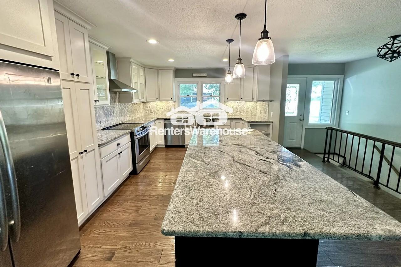 112232 Hutchins Ct - Photo 3 of 32