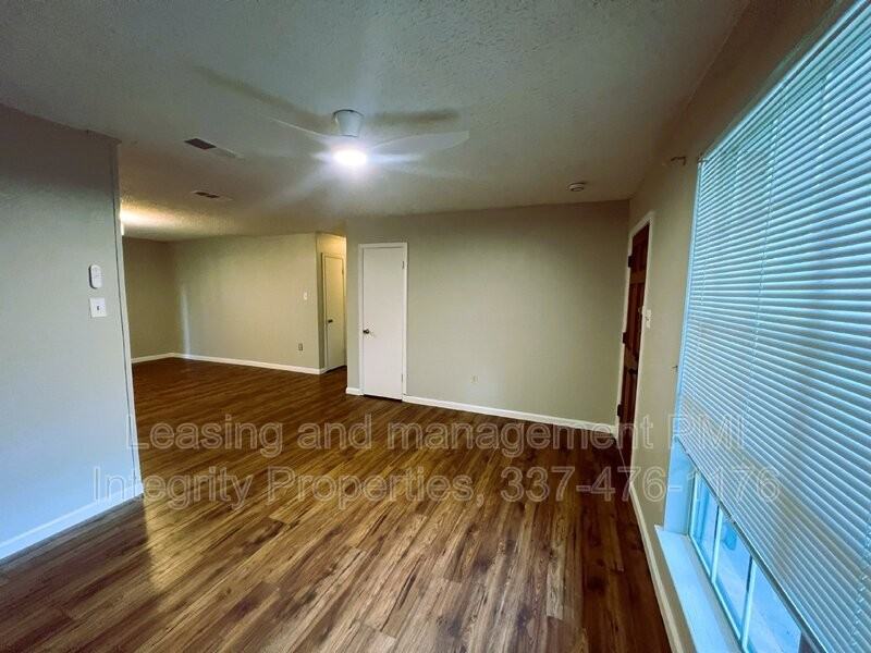 304 Mcdonald Ave - Photo 3 of 26