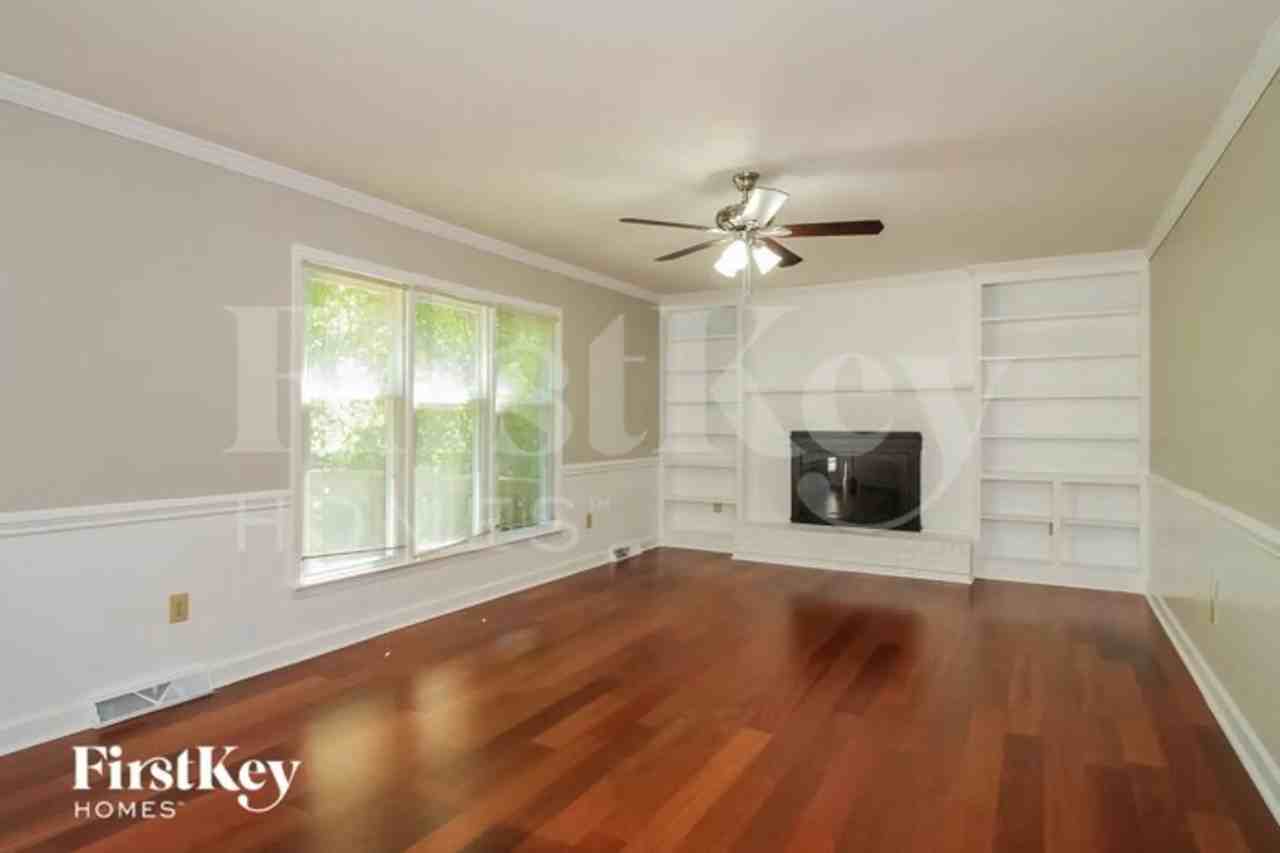 7187 Blackmoor Rd - Photo 3 of 15