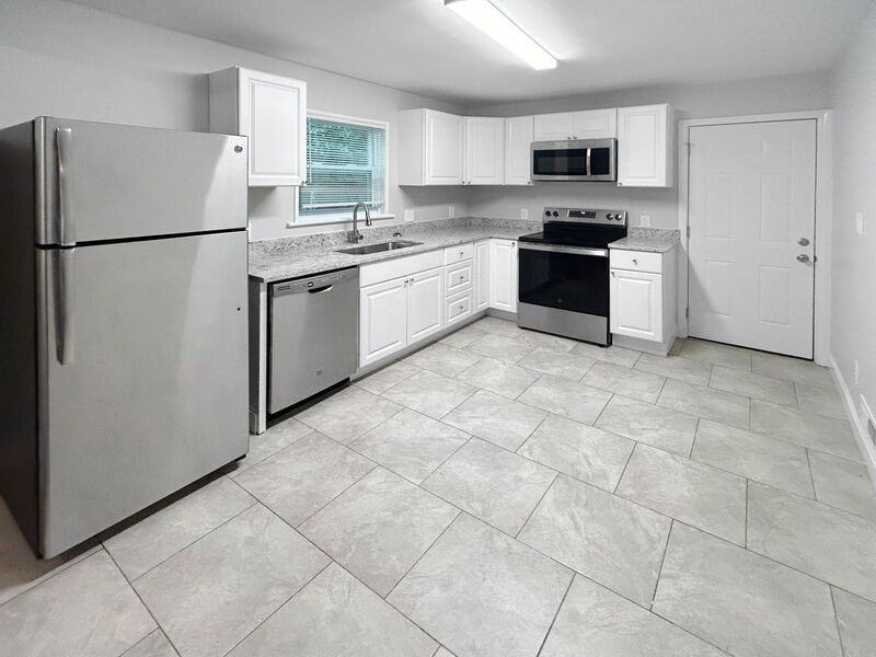 3400 Bonaire Dr - Photo 2 of 14