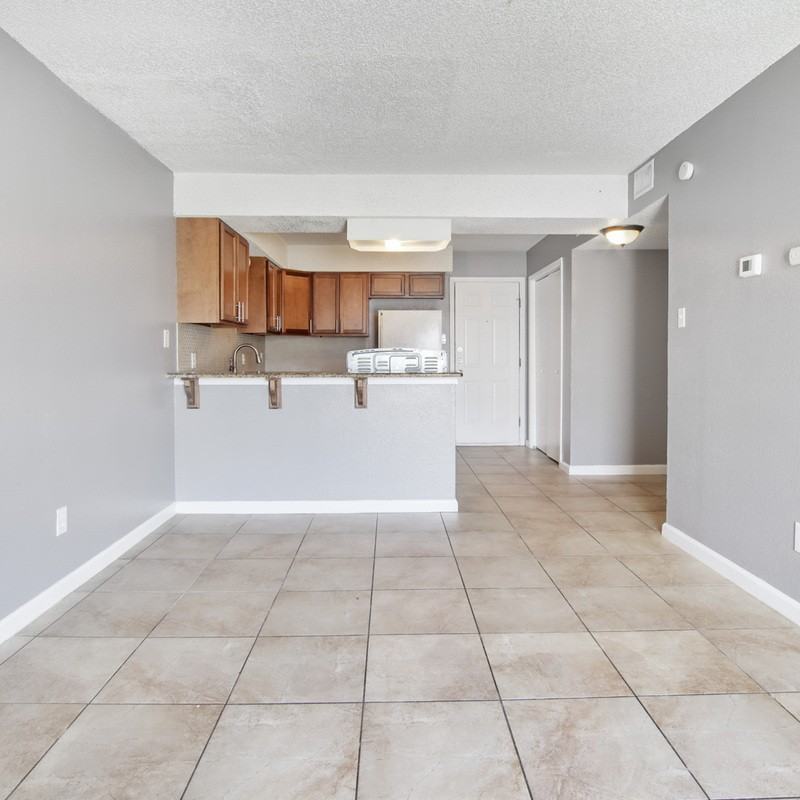 408 Noble Ave - Photo 4 of 18