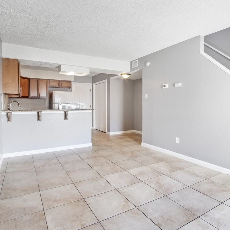 408 Noble Ave - Photo 5 of 18