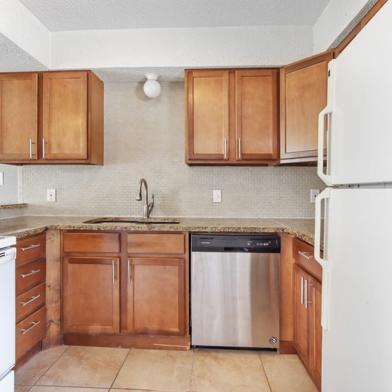 408 Noble Ave - Photo 7 of 18