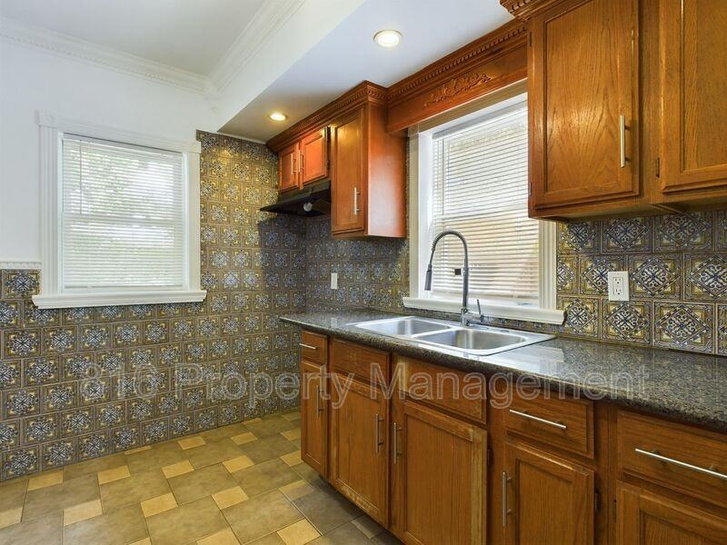 411 Norton Ave - Photo 4 of 15