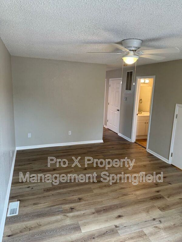 214 W Madison St #E - Photo 2 of 22