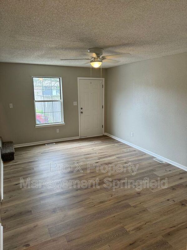 214 W Madison St #E - Photo 3 of 22