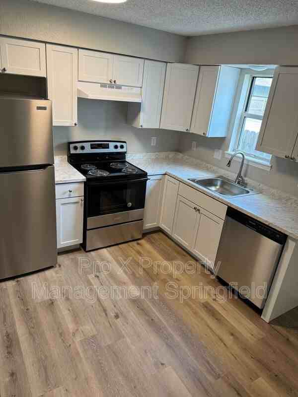 214 W Madison St #E - Photo 5 of 22