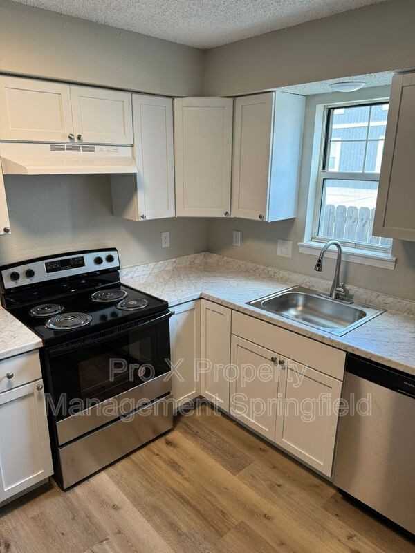 214 W Madison St #E - Photo 7 of 22