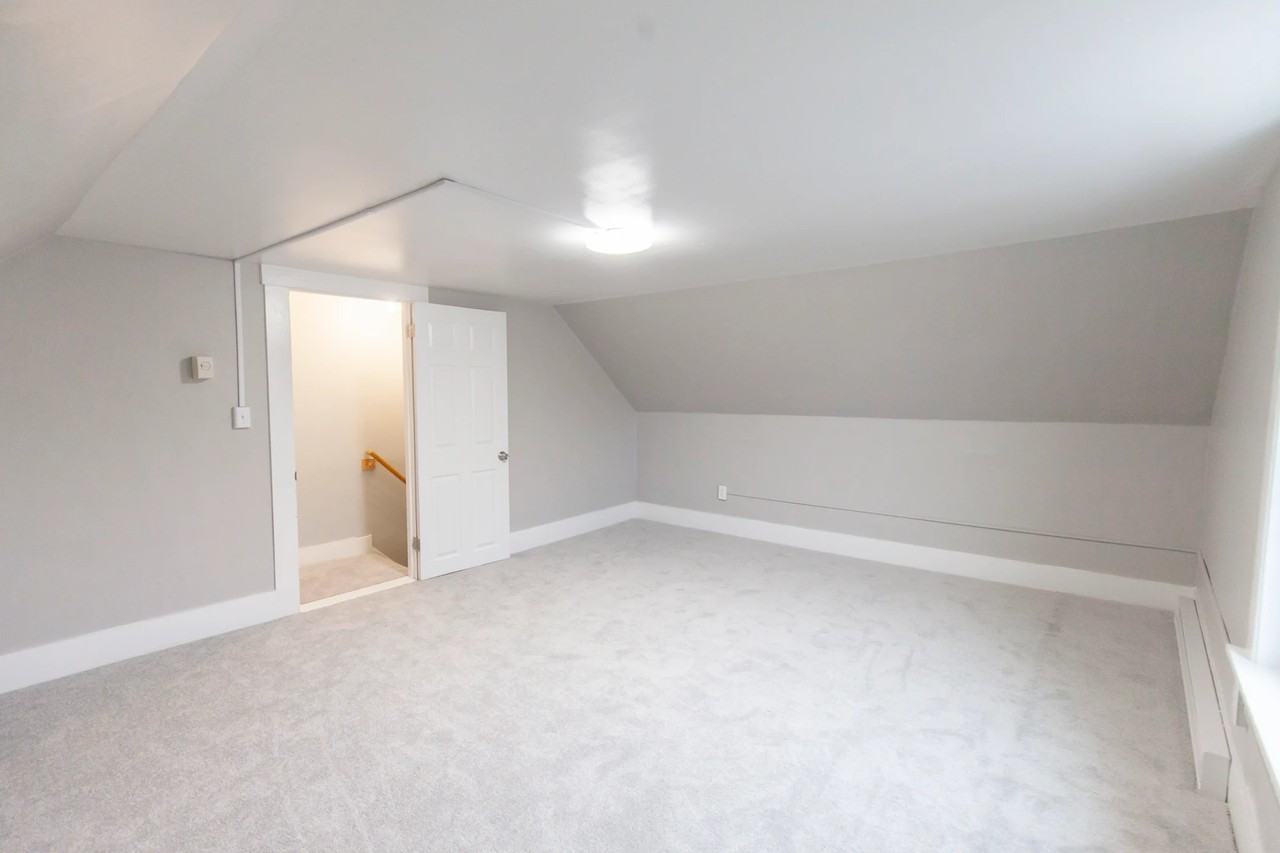 87 Glass St - Photo 2 of 16