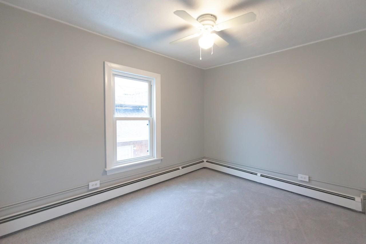 87 Glass St - Photo 3 of 16